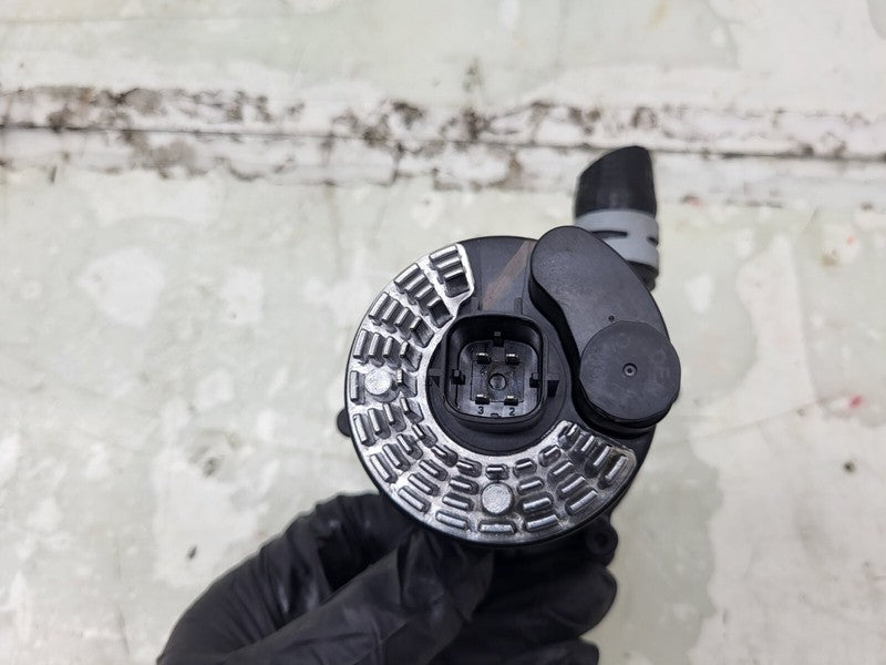 1067473-00-H ⭕ 2012-2020 Tesla Model S Coolant Water Pump Assembly Foam Isolated 1067473-00-H