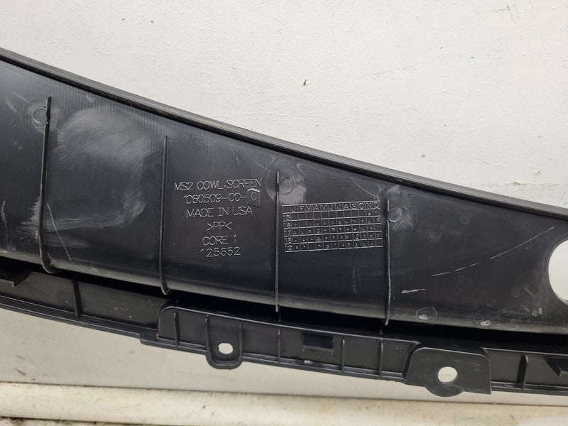 1060509-00-C ⭕ 16-20 Model S Front Windshield Underhood Trim Cowl Screen Cover 1060509-00-C