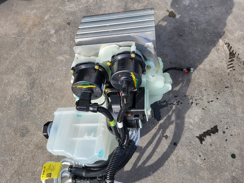 1549902 00 C 20-23 Model 3 Supermanifold Refrigerant Chiller & Coolant Reservoir 1547595-98-E
