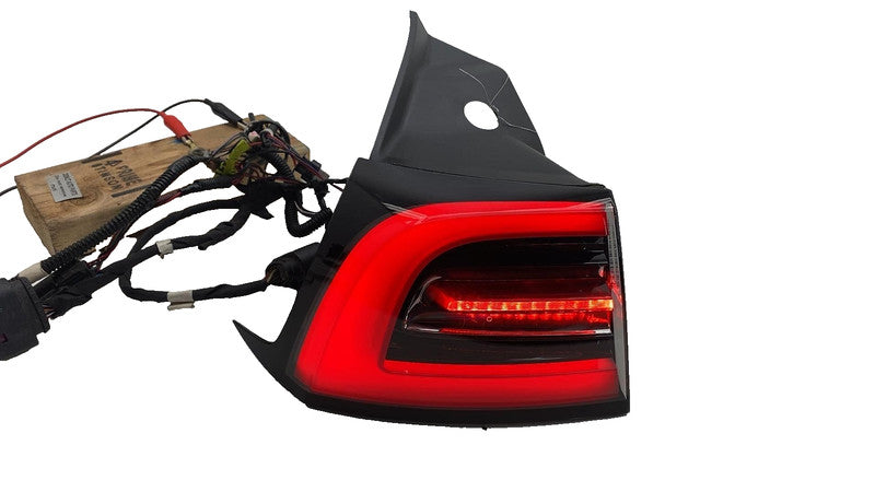 1077397 ⭕ 2017-2022 Tesla Model 3 Rear Left Exterior Taillight Outer Tail Lamp 1077397