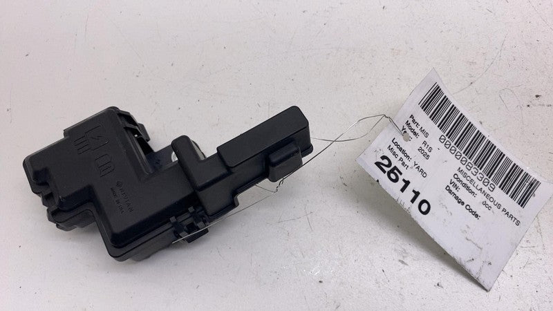 PT00633160 B ⭕ 2025 Rivian R1S Battery Connector Terminal Connection Fuse Box PT00633160-B
