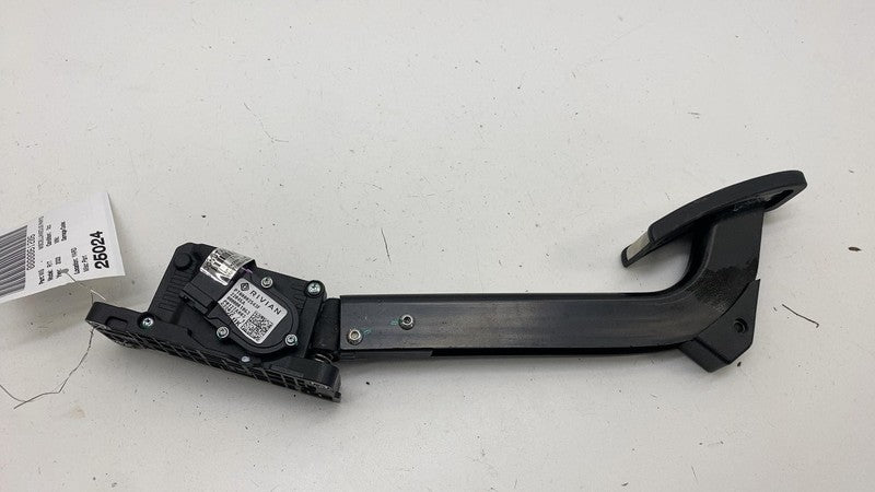 PT00002543 F ⭕ 2022 2023 2024 Rivian R1S R1T Accelerator Gas Foot Pedal w/ Sensor PT00002543F