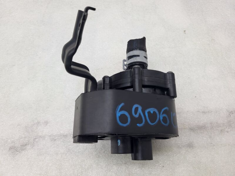 2016-2020 Tesla Model S MS Electric Auxiliary Coolant Water Pump w/ Bracket Assy