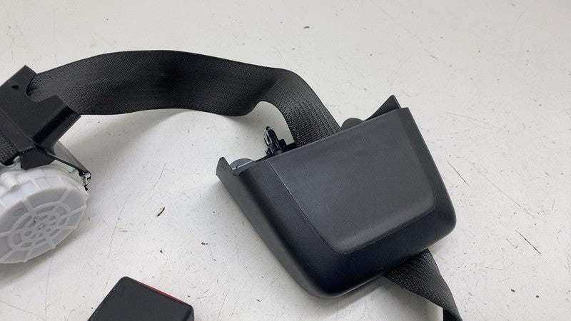 34242430C ⭕ 2025 Chevrolet Silverado 1500 Rear Center Seat Belt Safety Retractor 85062984