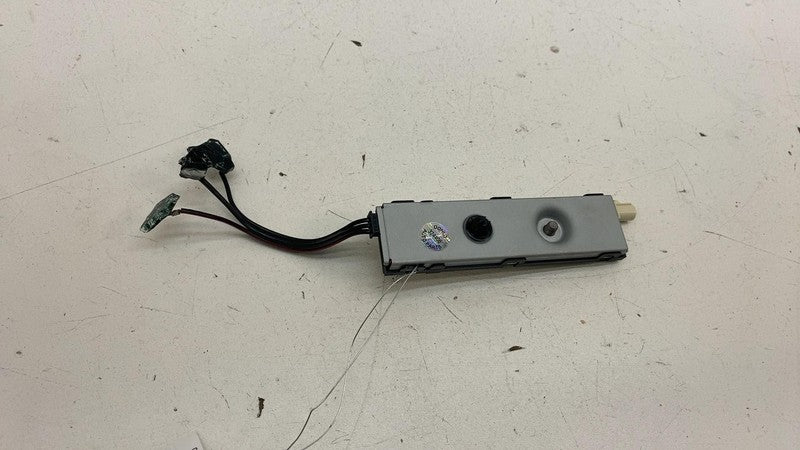 A213-905-70-00 ⭕ 15-20 Mercedes-Benz C300 Rear Radio Radio Antenna Amplifier Module A2139057000