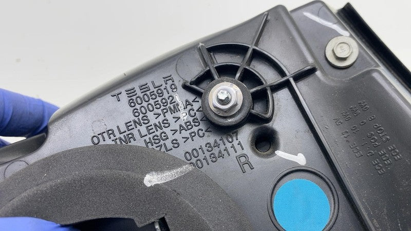 ⭕ 12-22 Model S Rear Passenger Taillight LED Outer Tail Lamp Right 600