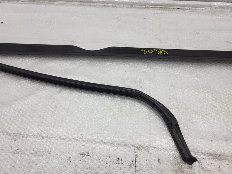 101221500C ⭕12-23 Model S Left Rocker Panel Scuff Plate Molding w/ Rubber Seal 1012215-00-C