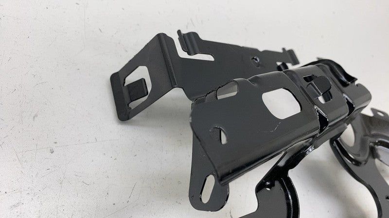 32217573 ⭕ 2021-2023 Polestar 2 Central Locking Module Control Support Bracket 32217573