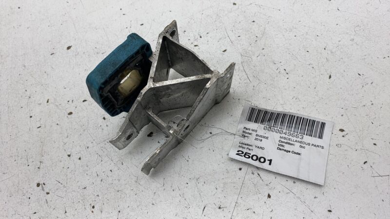 2018-2022 BMW 530e G30 Front Driver Side Bumper Impact Bar Radiator Bracket Left