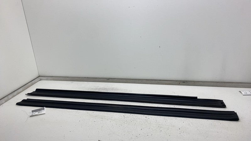PT00002356 ⭕ 22-24 R1T Left & Right Skirt Rocker Panel Molding Seal PT00002356 / PT00002361