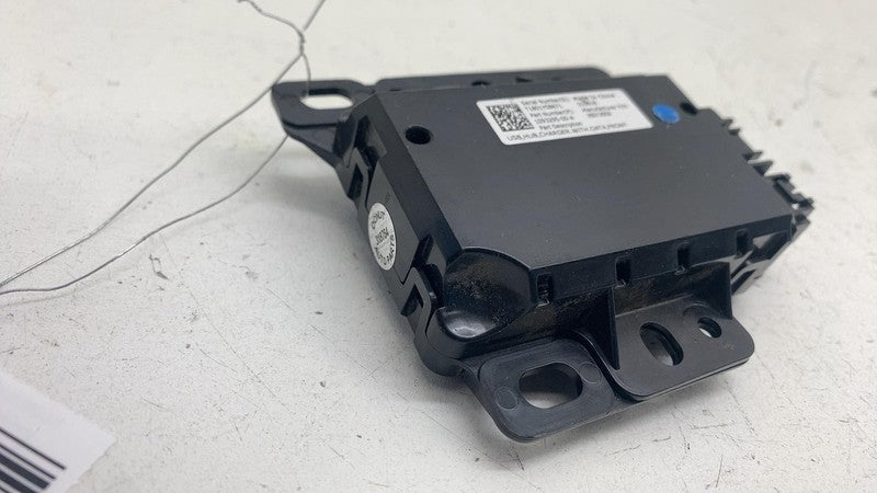 ⭕ 17-23 Tesla Model 3 Center Console Front USB Hub Charger Module 1093