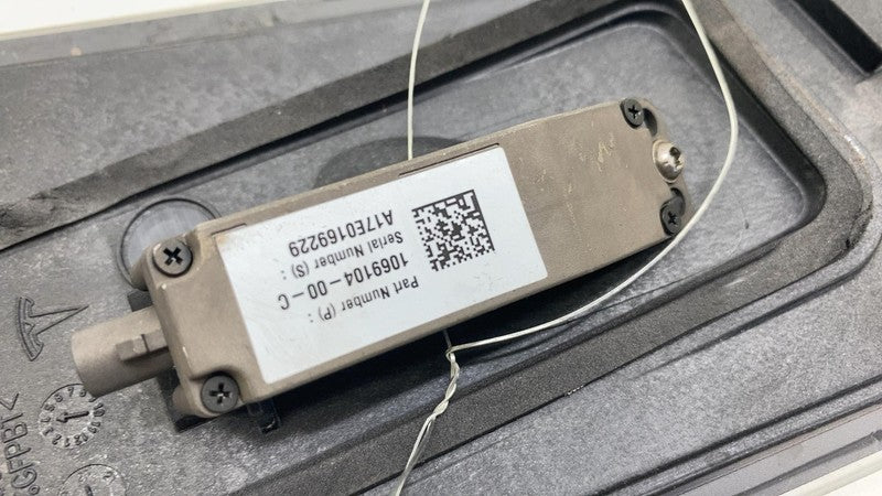 ⭕ 16-20 Tesla Model S Right B-Pillar Applique Glass Trim Molding RH 10