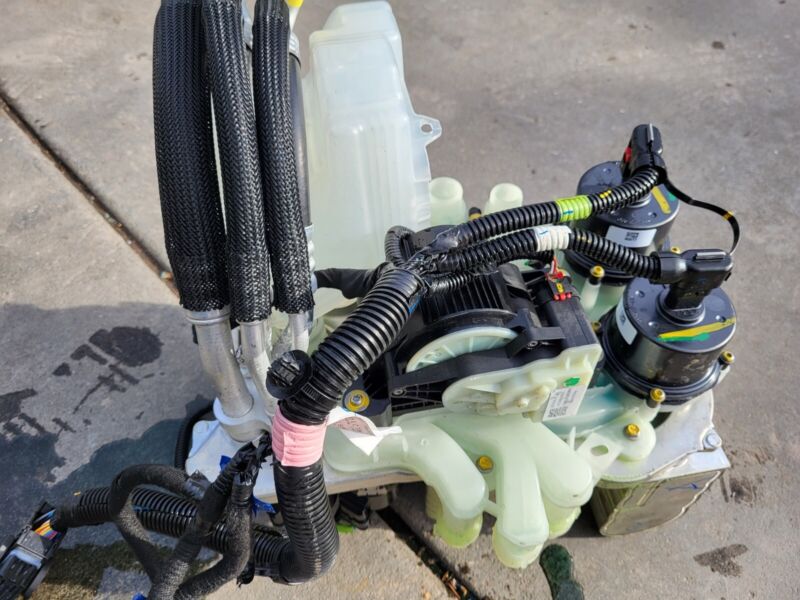 1549902 00 C 20-23 Model 3 Supermanifold Refrigerant Chiller & Coolant Reservoir 1547595-98-E