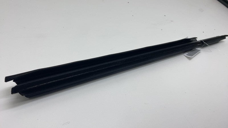 ⭕2021 BMW 530e G30 Rear Passenger Side Door Window Inner Weatherstrip 