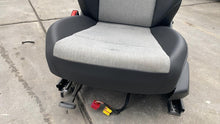 Front Seat VOLKSWAGEN ID4 25