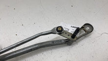 2018 2019 BMW 530e G30 Front Windshield Wiper Transmission Linkage w/ Motor Assy