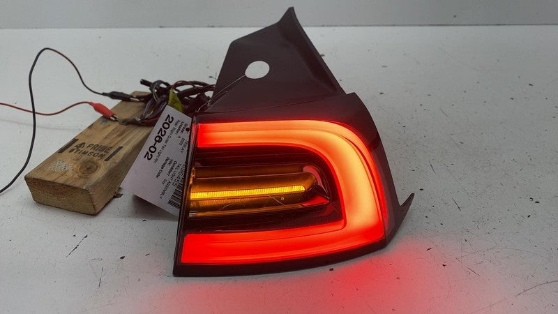 ⭕ 21-24 Model Y Rear Right Outer Exterior Taillight Tail Lamp 4-Pin 15
