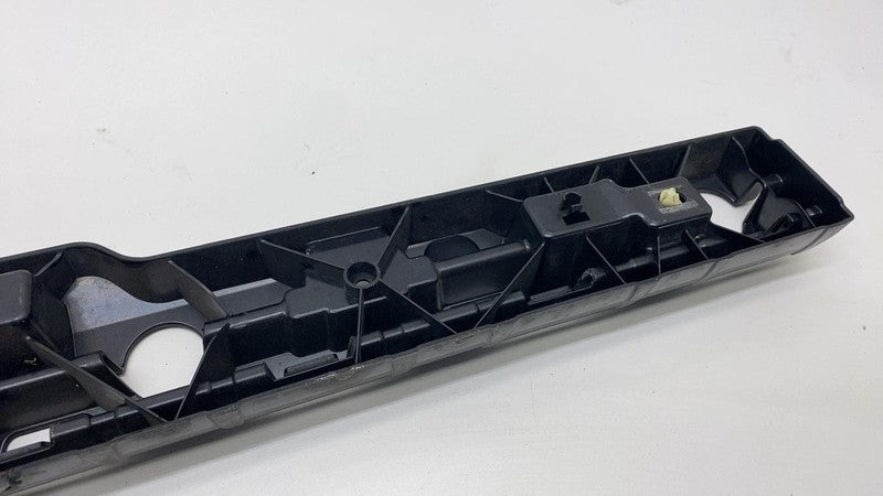⭕ 18-22 BMW 530e Right Center Skirt Rocker Molding Panel Support Mount