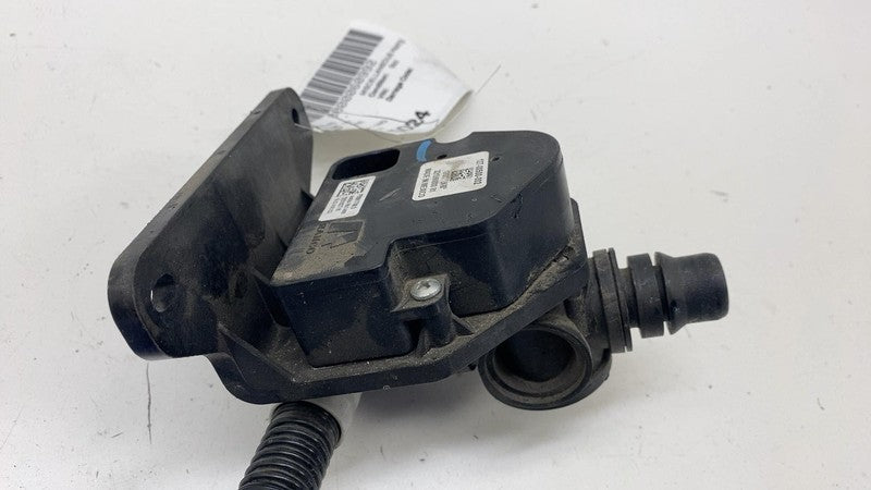 ⭕2022-2024 Rivian R1T A/C Heater Cooling Control 1-way Valve w/ Hose P