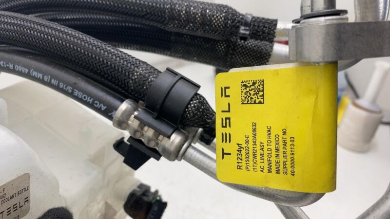 150680300F 20-23 Model Y Supermanifold Refrigerant Chiller + Coolant Reservoir 1523002-00-B
