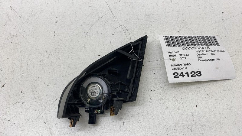 109565700F ⭕ 2017-2023 Tesla Model 3 Front Audio Tweeter & Speaker Cover Left 1095657-00-F