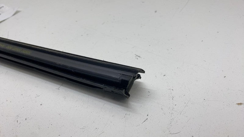 31662565 ⭕ 21-23 Polestar 2 Front Right Door Window Inner Belt Weatherstrip Seal 31662565