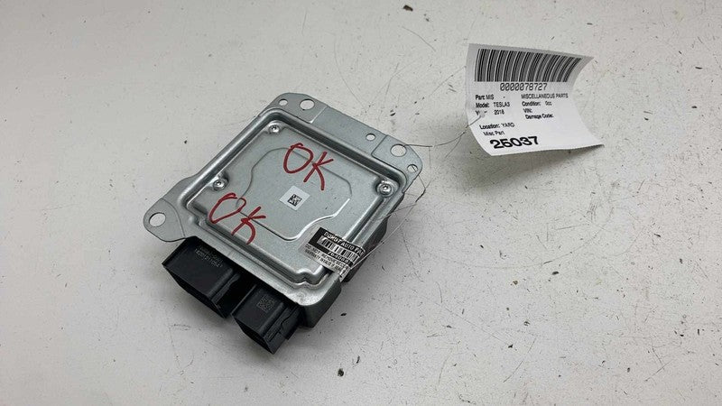 ⭕ 17-23 Tesla Model 3 M3 Safety Restraint Diagnostic Control Module 10