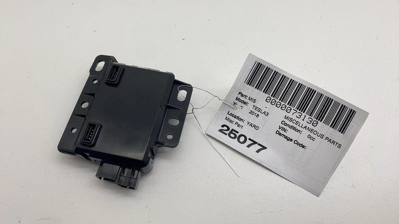 ⭕ 17-23 Tesla Model 3 Center Console Front USB Hub Charger Module 1093