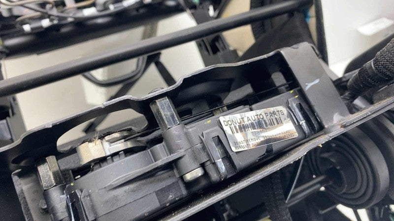 ⭕ 2017-2025 Chrysler Pacifica Rear Passenger Side 2nd Row Seat Track R