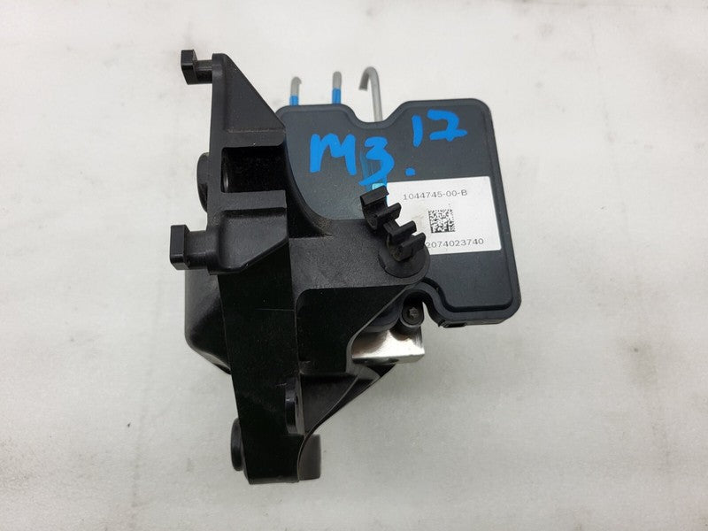 1044745 00 B 17-23 Model 3 Anti-Lock Brake System ABS Pump Module Unit + Bracket 1044745-00-B