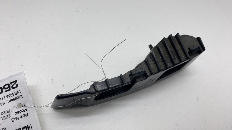 1083992 00 D 2017-2023 Tesla Model 3 Rear Driver Side Taillight Tail Lamp Mount Bracket Left