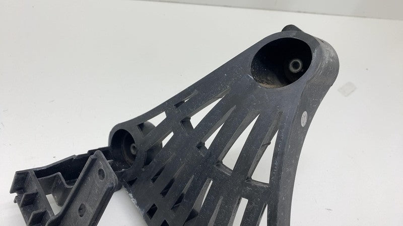 1667014 00 B 2017-2023 Tesla Model 3 Y Air Conditioning A/C Compressor Pump Mount Bracket OEM