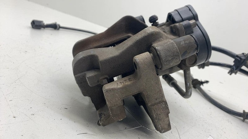 ⭕2017-2024 Chrysler Pacifica Rear Driver Side Left Brake Caliper (Single Piston)