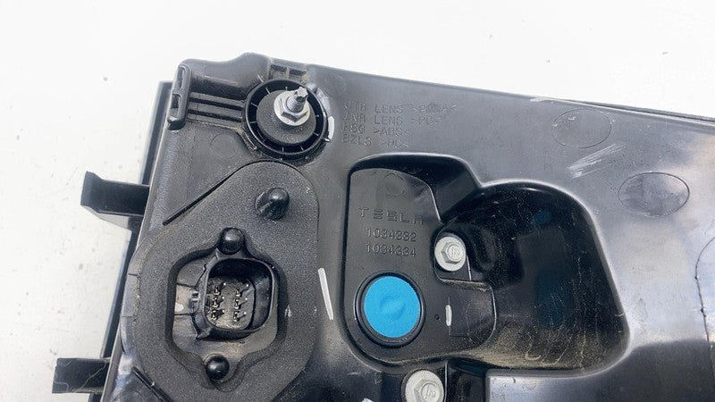 ⭕ 16-20 Model X MX Rear Driver Side Outer Taillight Tail Lamp Left 103