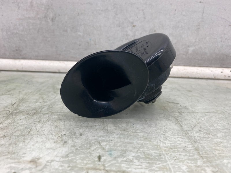 E1 0020046 ⭕ 2012-2020 Tesla Model S Seger High Pitch Tone Horn 12V 510 Hertz with Bracket