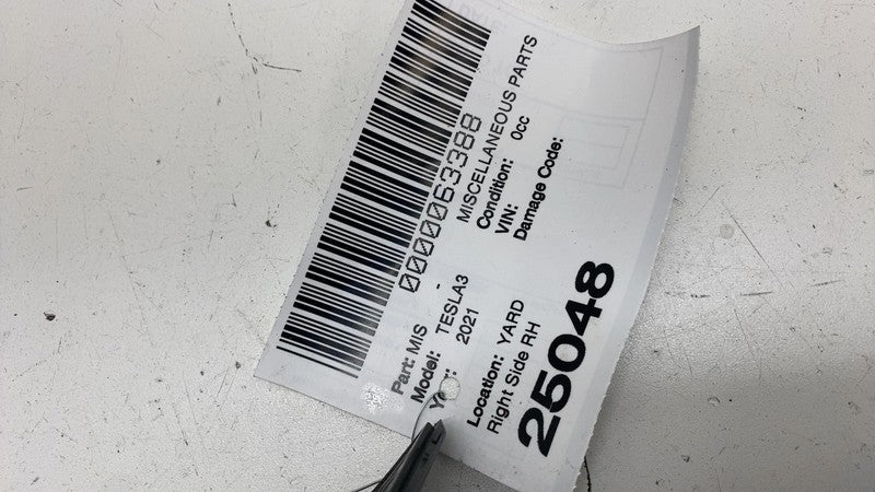 ⭕ 17-23 Model 3 Rear Right Bumper Taillamp Taillight Mount Bracket 108