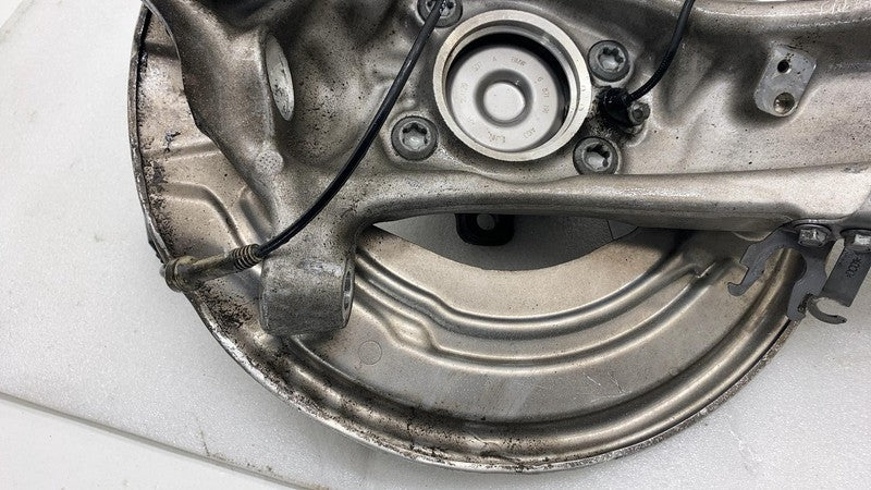 6861797 04 2017-2023 BMW 530e Front Left Spindle Knuckle Wheel Hub w/ ABS & Dust Shield RWD