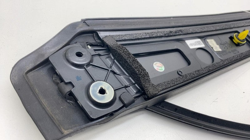 108390200B 2016-2020 Tesla Model X Right B-Pillar Applique Trim Molding w/ Camera & Seal RH