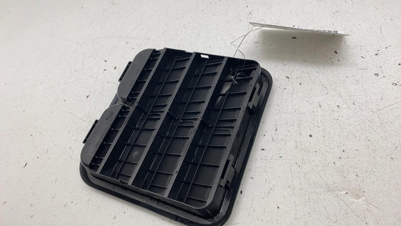 4M0819181B 19-23 E-Tron Rear Left or Right Quarter Panel Pressure Air Vent Grille 4M0819181