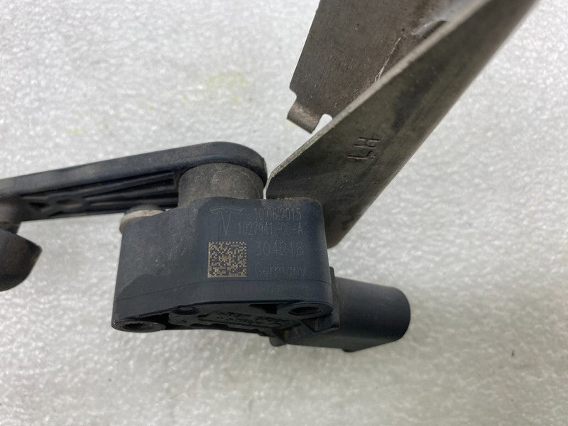102794100A ⭕ 2012-2020 Model S X Front Left Air Suspension Height Level Sensor 1027941-00-A
