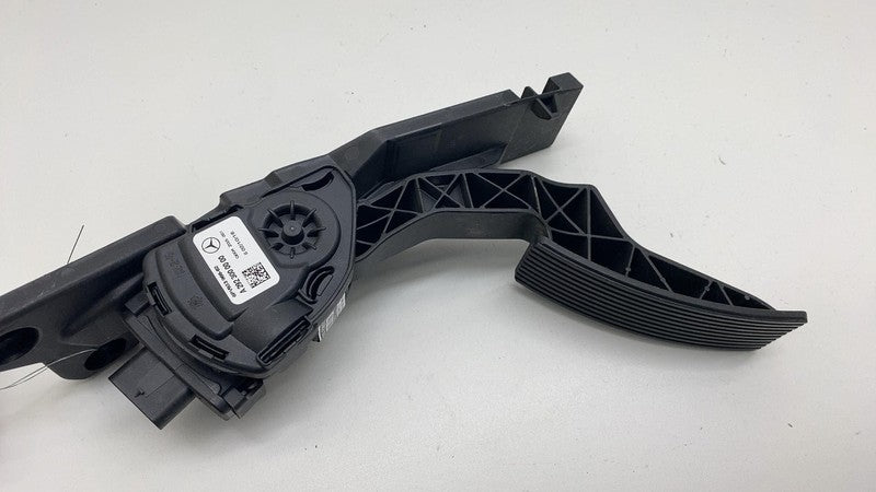 A2923000000 2012-2019 Mercedes-Benz GLE350 Front Driver Gas Throttle Pedal Accelerator OEM