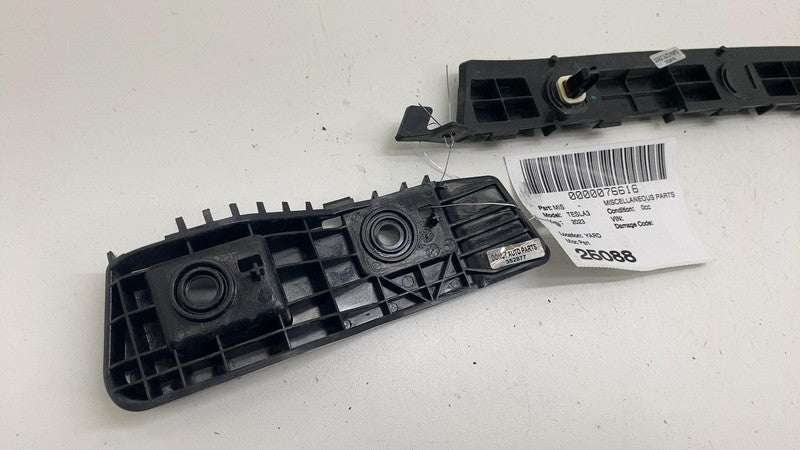 108399000K ⭕ 2017-2023 Model 3 Rear Left Retainer Wing & Tail Light Bracket LH 1083990-00-K