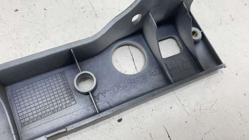 ⭕14-22 Range Rover Sport Front Right Fender Air Intake Duct Bracket CP