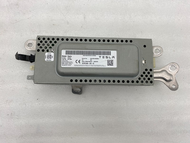 1079749 00 D ⭕ 17-23 Model 3 Harman Becker HB Z502 Radio Receiver Control Module 1079749-00-D