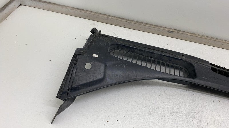 DM51R02216AB 2013-2018 Ford C-Max Front Windshield Wiper Cowl Vent Trim Panel Cover Assembly