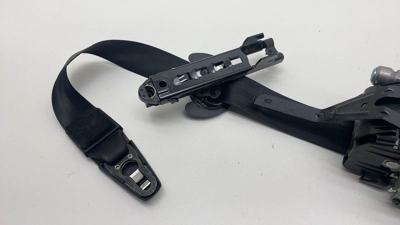 PT1-1056 2011-2018 Porsche Cayenne S Front Driver Side 1st Row Seat Belt Retractor Left