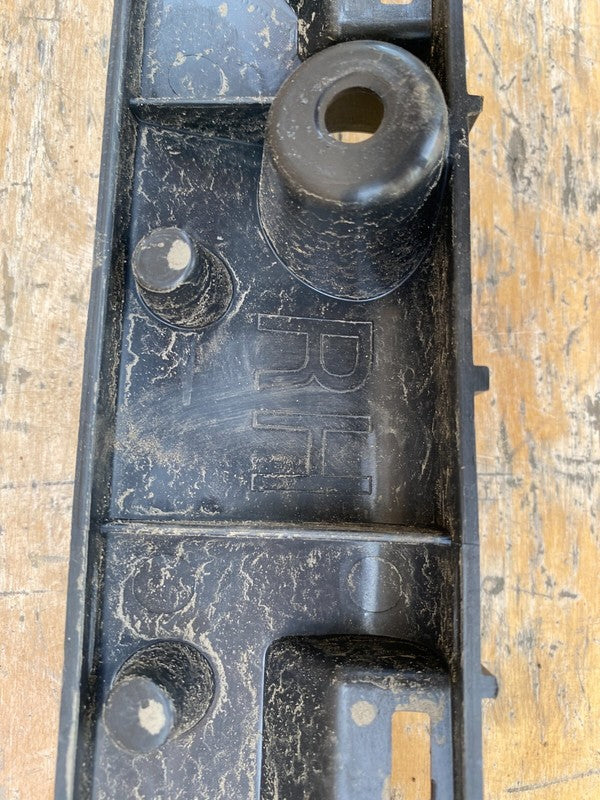 104669100B ⭕ 2016-2023 Tesla Model X Rocker Carrier Panel Trim Bracket Right 1046691-00-B