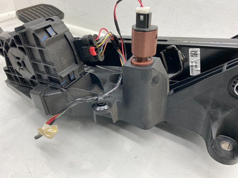 ⭕ 2020-2024 Tesla Model Y Accelerator and Brake Pedal Pad Assembly 118