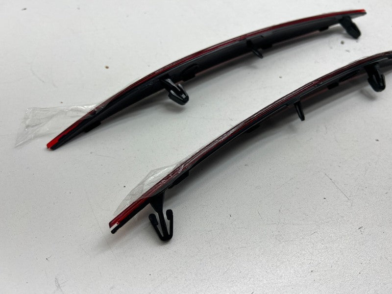 1034342-00-C ⭕16-23 Model X Rear Left & Right Bumper Lamp Reflector 1034342-00-C/1034343-00-C
