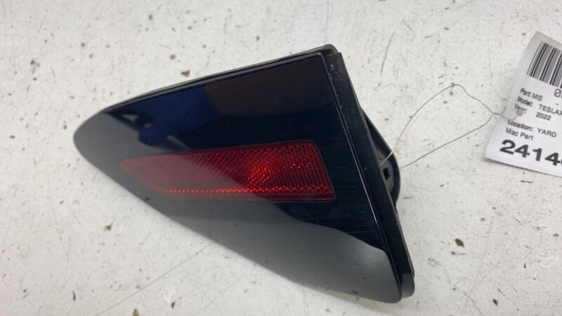 156439000C ⭕ 21-23 Tesla Model X Rear Passenger Charging Door Reflector Right 1564390-00-C